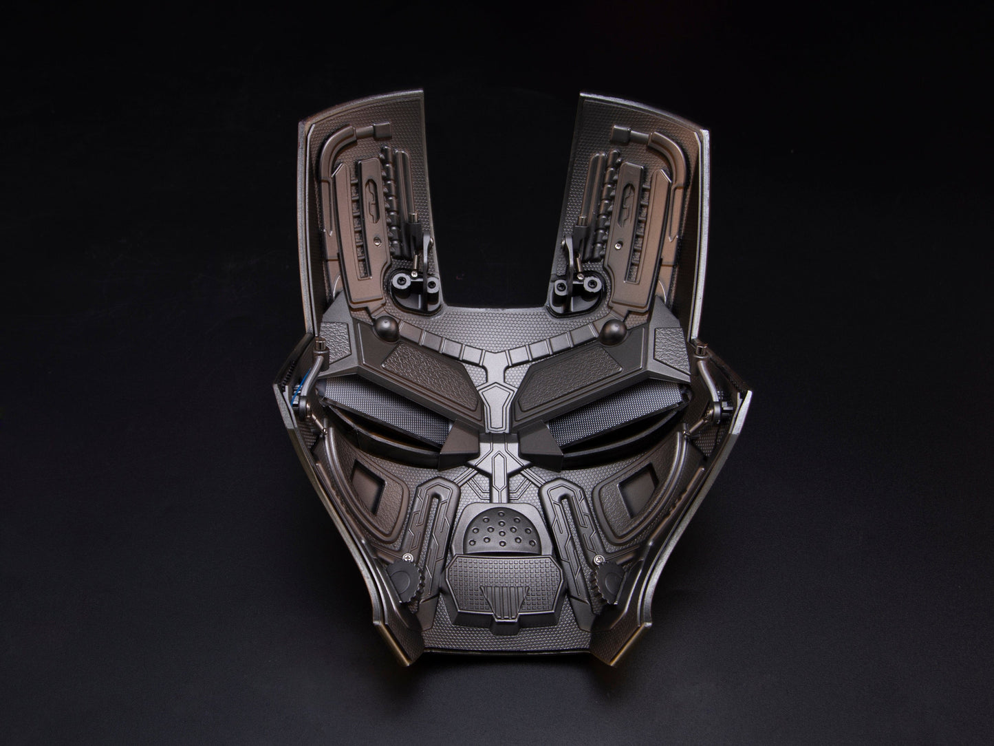 Killerbody 1: 1 Collectible  Iron Man MK7 Wearable Helmet with Bluetooth Speaker Stand